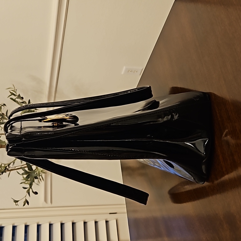 Salvatore Ferragamo Black Patent Leather Vala Large Tote w/ Gold, EUC Ha… - Picture 5 of 16